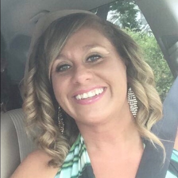 Meet your Posher, Melissa - Picture 1 of 1